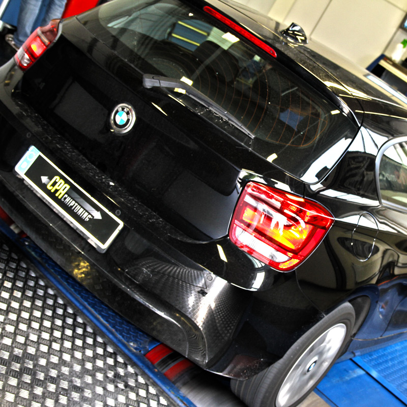 O BMW 120d testado no dinamômetro com a PowerBox