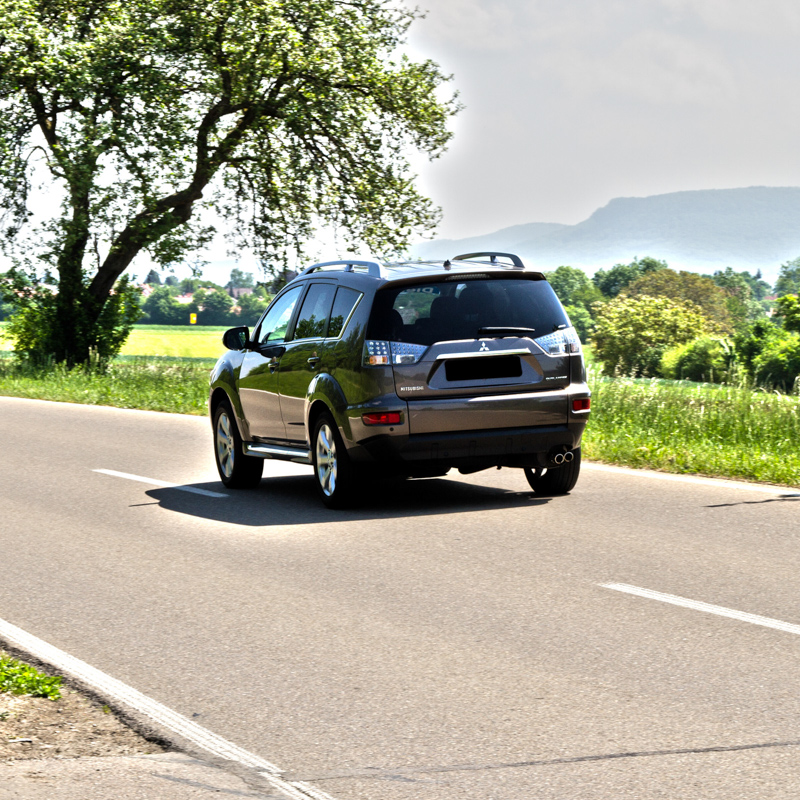 Mitsubishi Outlander 2.2 DI-D leia mais