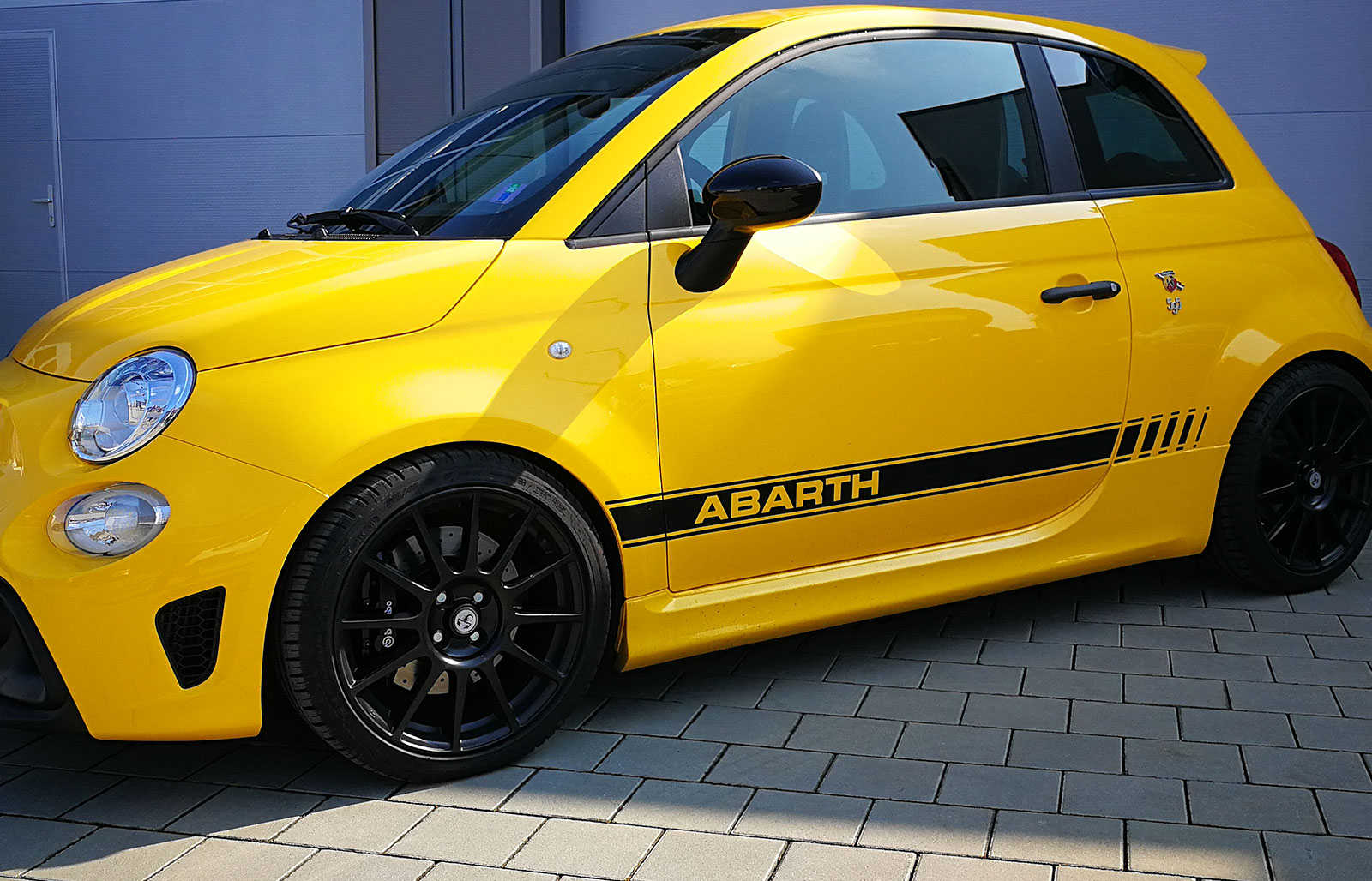 Abarth 695 Tributo Ferrari 1.4T 180HP